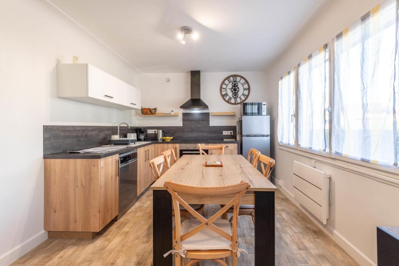 Ideally Located Furnished Townhouse With 3 Bedrooms Parking & Garden Annecy Exterior foto