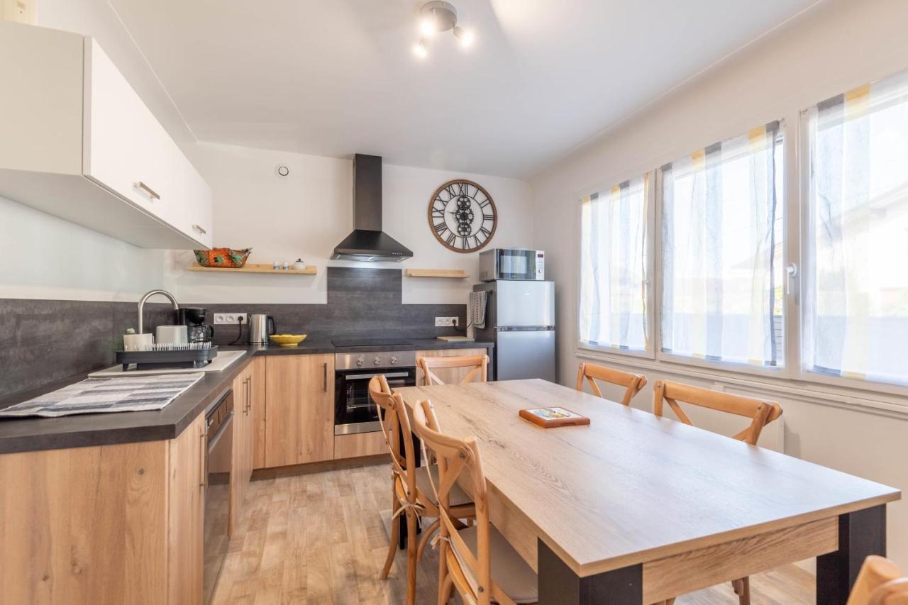 Ideally Located Furnished Townhouse With 3 Bedrooms Parking & Garden Annecy Exterior foto
