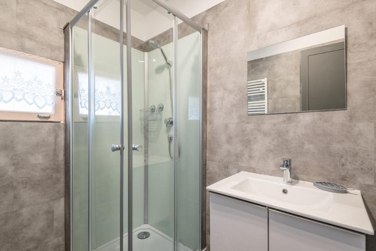 Ideally Located Furnished Townhouse With 3 Bedrooms Parking & Garden Annecy Exterior foto